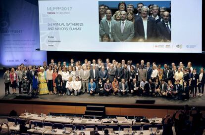 Los alcaldes que han participado en la cumbre sobre Pol&iacute;tica Urbana Alimentaria que se ha celebrado en Valencia.