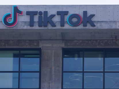 FILE PHOTO: The TikTok office building is shown in Culver City, California, U.S., April 26, 2023. REUTERS/Mike Blake/File Photo