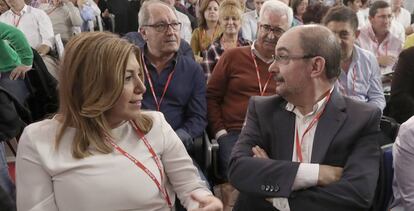 Susana D&iacute;az y Javier Lamb&aacute;n, en el comit&eacute; del 23 de octubre.