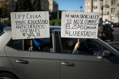 Manifestación en defensa del bilingüismo por el centro de Barcelona.