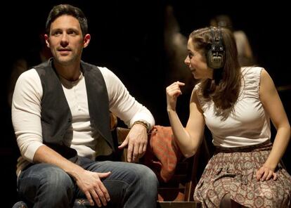 Steve Kazee y Cristin Milioti en 'Once', en el New York Theater Workshop.