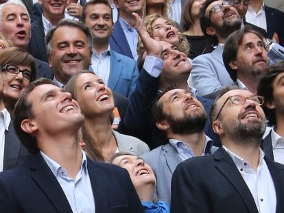 Albert Rivera y el resto de candidatos de Ciudadanos, hoy en Madrid.