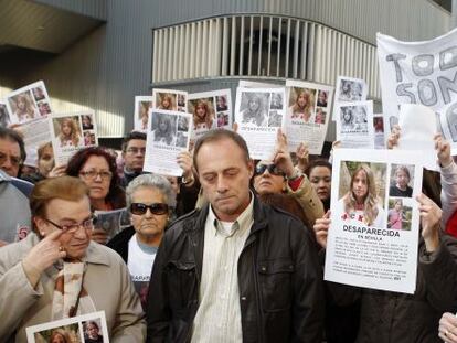 Antonio del Castillo, padre de la desaparecida Marta, en una manifestaci&oacute;n en 2009.