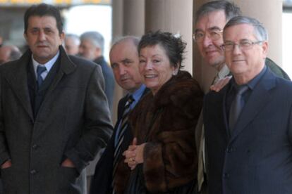 Miembros de la asociación ferrolana Asfedro, ayer en el teatro Jofre de Ferrol.