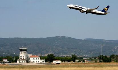 Un avión de Ryanair, en el aeropuerto de Reus (Tarragona).