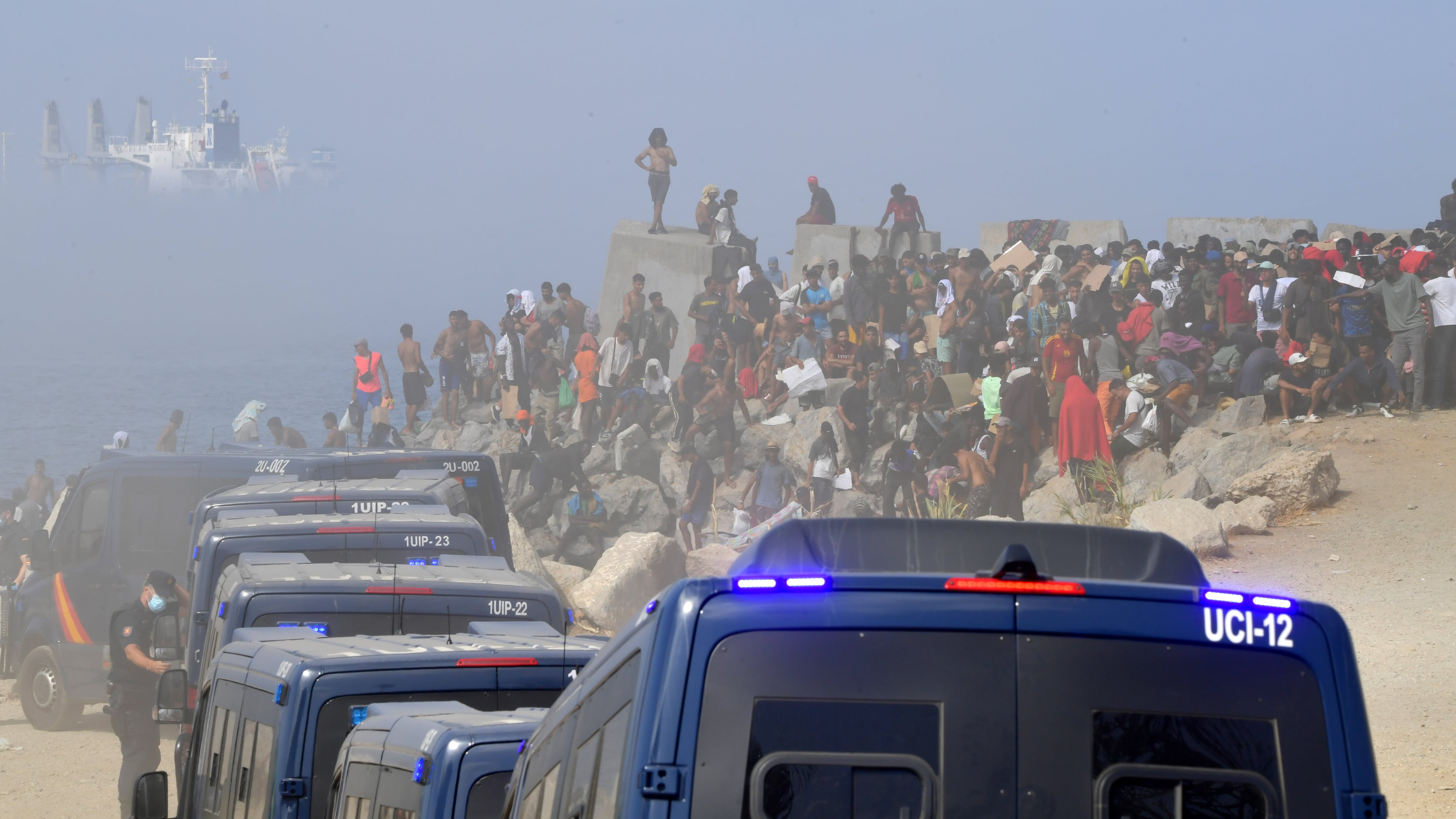 Despliegue policial inédito en Ceuta ante el temor a una nueva entrada masiva: claves de la crisis fronteriza