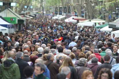 Diada de Sant Jordi en el centro de Barcelona.