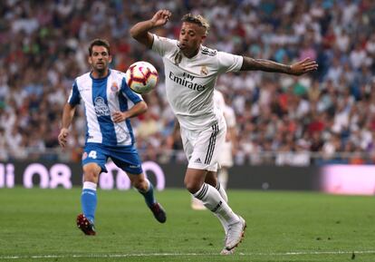 Mariano acosado por Bruno, durante el partido.