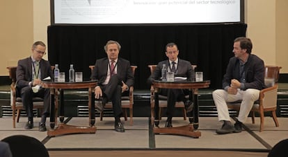 De izquierda a derecha, Alberto Bermejo, socio de Magnum Capital; Juan Luis Ramírez, socio fundador de Portobello Capital; Enrique Gutiérrez, socio director de Financial Advisory de Deloitte, y Javier Torremocha, socio fundador de Kibo Ventures. 