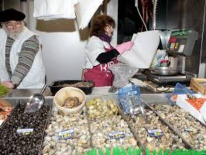 Un puesto de mariscos en un mercado de abastos. EFE/Archivo
