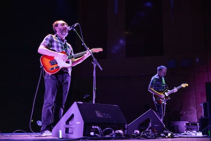 Los Planetas actuando en octubre de 2021 en Ifema, Madrid. En primer término, Jota; al fondo, Florent. 