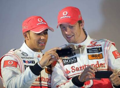 Lewis Hamilton y Jenson Button, en un acto promocional.