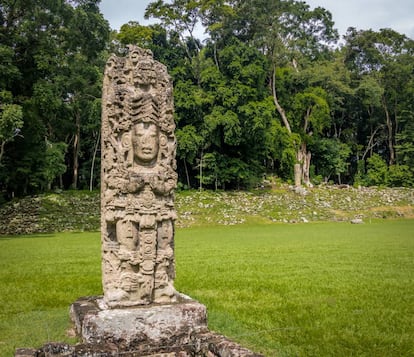 Una de las estelas de la ciudad maya de Copán, en Honduras.