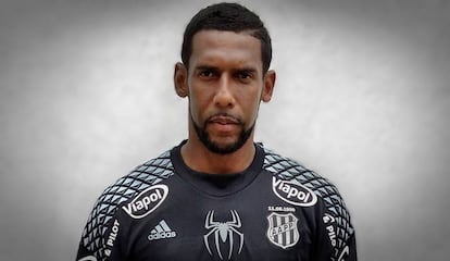 Goleiro Aranha foi chamado de macaco por torcedores do Grêmio.