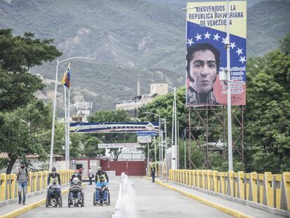 El Puente Simón Bolivar, con poco tránsito debido al día cívico declarado en Cúcuta por la celebración del bicentenario de la Constitución.