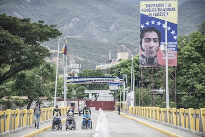 El Puente Simón Bolivar, con poco tránsito debido al día cívico declarado en Cúcuta por la celebración del bicentenario de la Constitución.