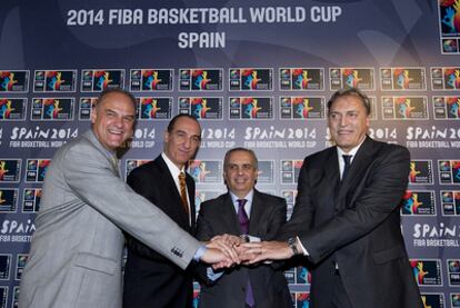 Schmidt, Epi, Sáez y Meneghin, durante la presentación.