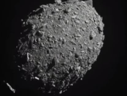 El asteroide Dimorfo, en una fotografía de la sonda DART segundos antes del impacto.