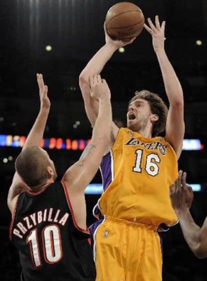 Gasol, en una acción del partido contra Portland.