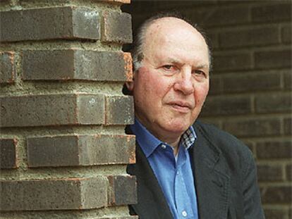 Los escritores Imre Kertész (Nobel 2002) .