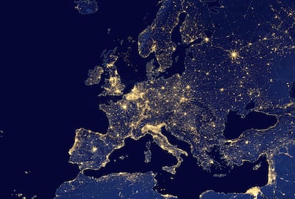 Although U.S. cities are brightest in spring, European cities outshine American cities in autumn, which arrives later in Europe.