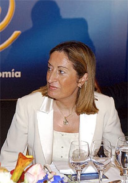 La ministra Ana Pastor interviene en el Foro de Nueva Economía.