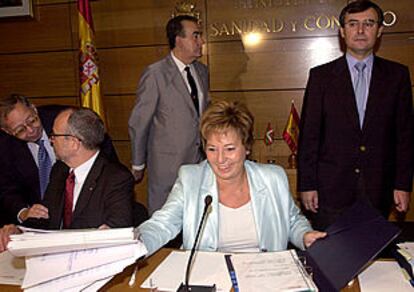 La ministra de Sanidad, Celia Villalobos, en la presidencia del Consejo Interterritorial de Salud celebrado ayer en Madrid.