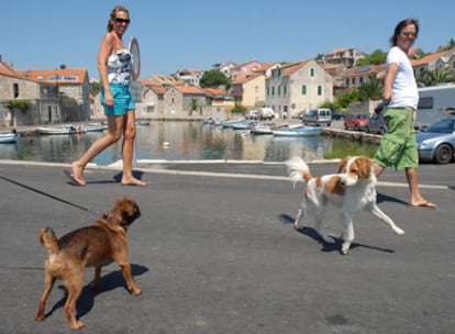 Canal del pequeño pueblo de Vrboska, en la isla croata de Hvar.