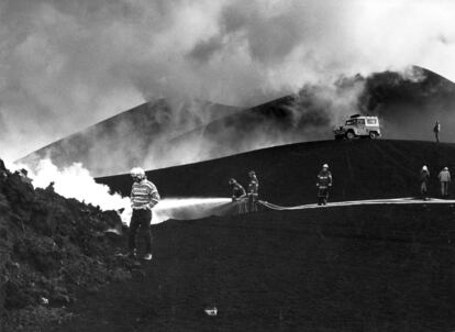 En Heimaey se ensayó el enfriamiento de las coladas de lava con agua a presión para intentar frenar su avance y salvar el puerto pesquero. 