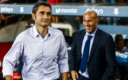 Ernesto Valverde y Zinedine Zidane en la ida de la Supercopa de España.