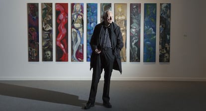 El artista noruego Hakon Bleken, ayer, en la exposici&oacute;n que el MACde A Coru&ntilde;a le dedica hasta el 24 de julio.