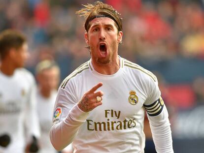 Sergio Ramos celebra su gol a Osasuna.