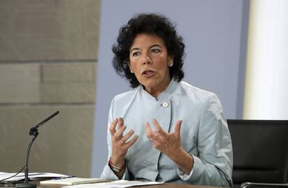 La ministra portavoz Isabel Celaá, durante la rueda de prensa posterior al Consejo de Ministros. 