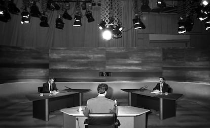 El primer debate, moderado por Manuel Campo Vidal, se ha convertido en uno de los espacios más vistos de la historia de este medio en España. El duelo televisado por Antena 3 alcanzó una audiencia del 61,8% (9.650.000 espectadores). Campo Vidal había escrito sendas cartas a los candidatos invitándoles al debate el mismo día que el presidente convocó las elecciones del 6 de junio.