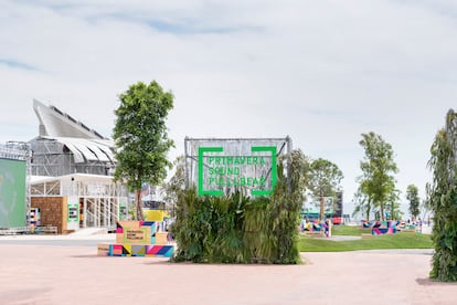 Este año el Primavera Sound se ha teñido de verde, desde su icónica entrada de hormigón a zonas arboladas en el recinto.