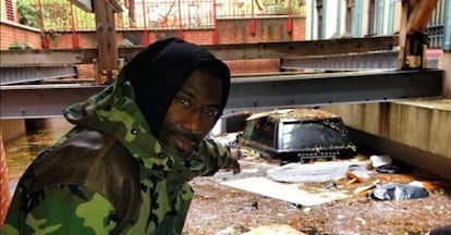 Amare Stoudamire muestra el estado de su coche tras el paso del huracán Sandy por Nueva York.