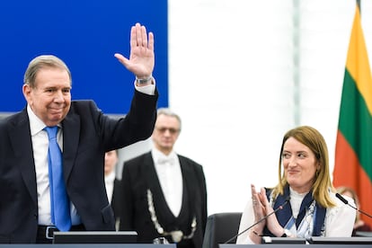 El lder de la oposicin venezolana, Edmundo Gonzlez, y la presidenta del Parlamento Europeo, Roberta Metsola, este martes en Estrasburgo.