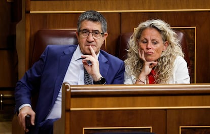 Patxi López junto a Montse Mínguez, en un pleno del Congreso el 9 de julio. 