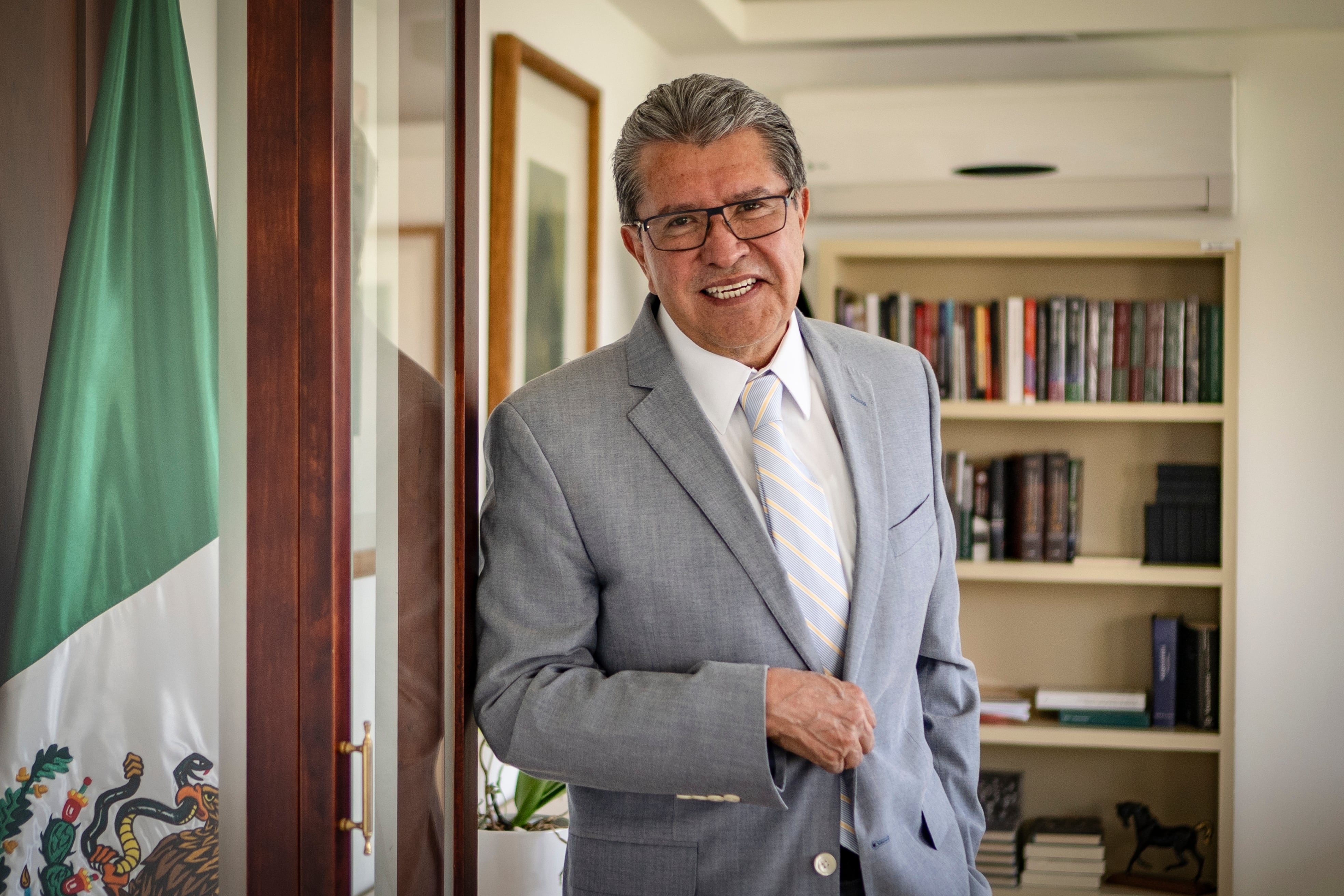 Ricardo Monreal levanta una polvareda al calificar de “violencia vicaria” los ataques que recibe el hijo de López Obrador Publicado por Últimas noticias: la última hora de hoy en EL PAÍS