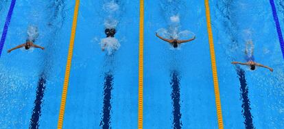 Desde la izquierda, Mireia Belmonte, Aimee Willmott, Emma Weyant y Yui Ohashi, durante la final.