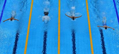 Desde la izquierda, Mireia Belmonte, Aimee Willmott, Emma Weyant y Yui Ohashi, durante la final. 