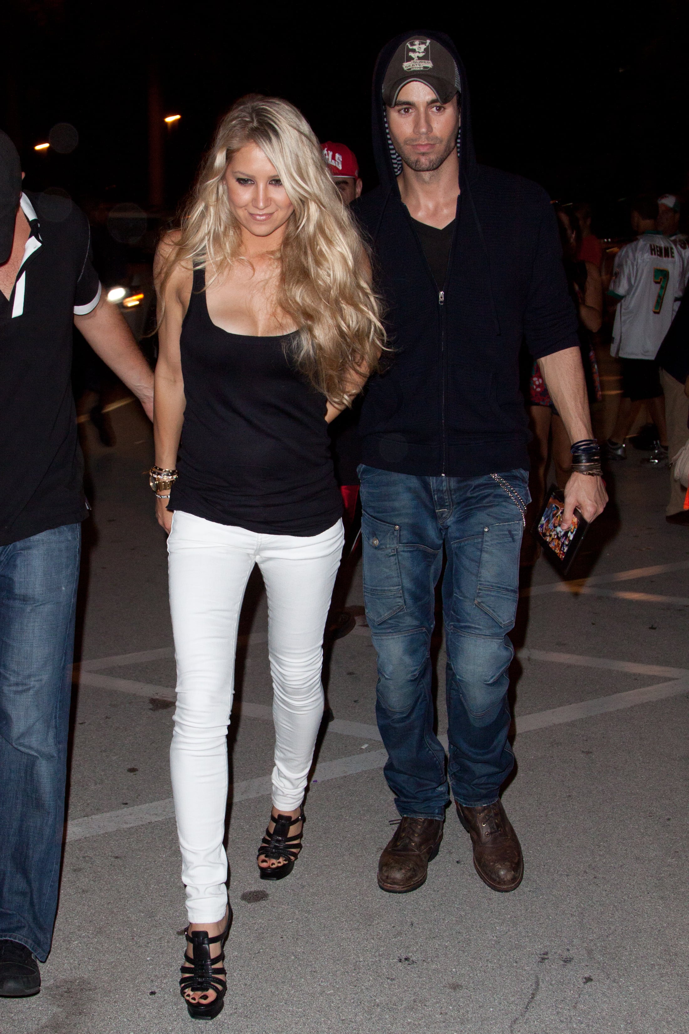 Enrique Iglesias y Anna Kournikova serán padres de su cuarto hijo 1 Anna Kournikova y Enrique Iglesias, el 26 de septiembre de 2016, en las calles de Miami (Florida).
