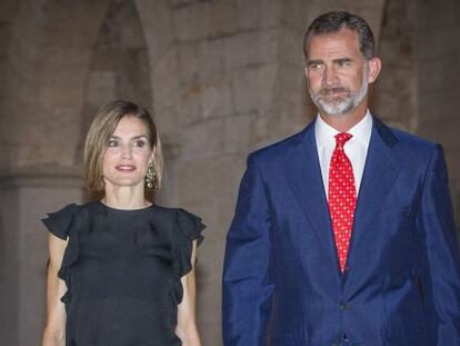 Doña Letizia y don Felipe en la recepción de las autoridades de Baleares.