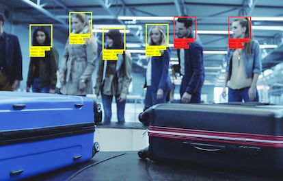El avance de los sistemas de vigilancia en aeropuertos, basado en la Inteligencia Artificial, también supone un riesgo ético. Cámaras térmicas o de reconocimiento facial son una realidad en aeropuertos.