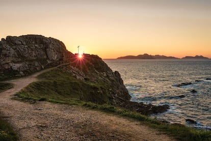 Un atardecer en Monteferro, cerca del faro de Punta Lameda, en Nigrán (Vigo)