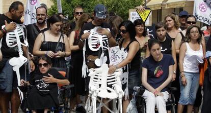 Concentraci&oacute;n de protesta de los dependientes en Valencia por los impagos del Consell.