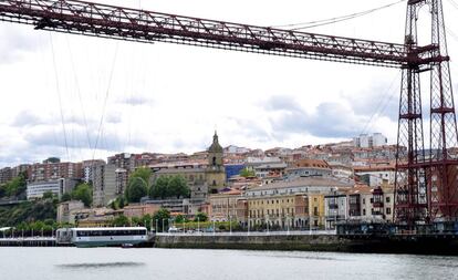 El Puente Colgante de Bizkaia, inaugurado en 1983 y declarado Patrimonio Mundial de la Humanidad, es el primer puente transbordador construido en el mundo con estructura metálica. El año pasado 90.000 personas visitaron su pasarela peatonal.