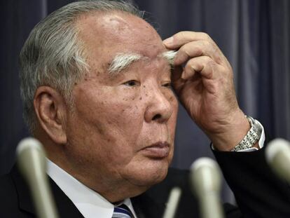 El presidente del fabricante japon&eacute;s, Osamu Suzuki, en rueda de prensa.