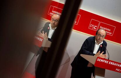 El líder del PSC, Miquel Iceta, durante una rueda de prensa este lunes.