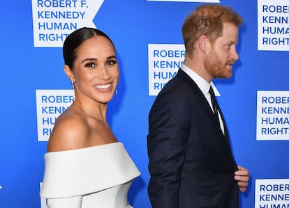 El poder prescriptor de Meghan Markle es tan grande que ya durante los meses previos al enlace con el hijo de Diana de Gales se hablaba del "Efecto Meghan", por su capacidad para hacer que se agoten las prendas y complementos que luce.